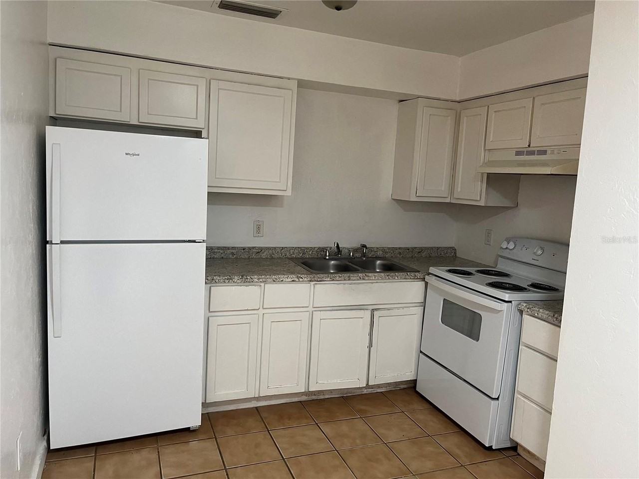 2629 Sw 31st Pl #1 - Photo 4 of 7