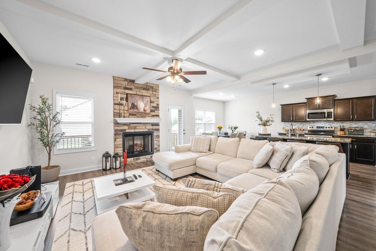 525 Bloomington Trce #1 - Photo 7 of 31