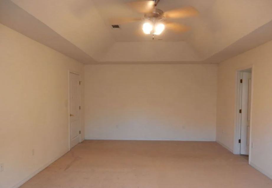 604 E Shipwreck Rd #1 - Photo 3 of 9