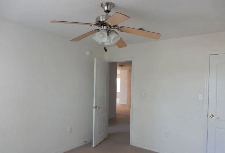 604 E Shipwreck Rd #1 - Photo 6 of 9