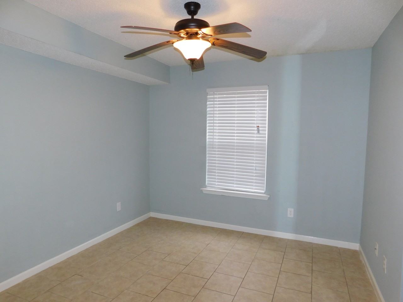 535 3rd Loop Rd Apt A #1 - Photo 3 of 8