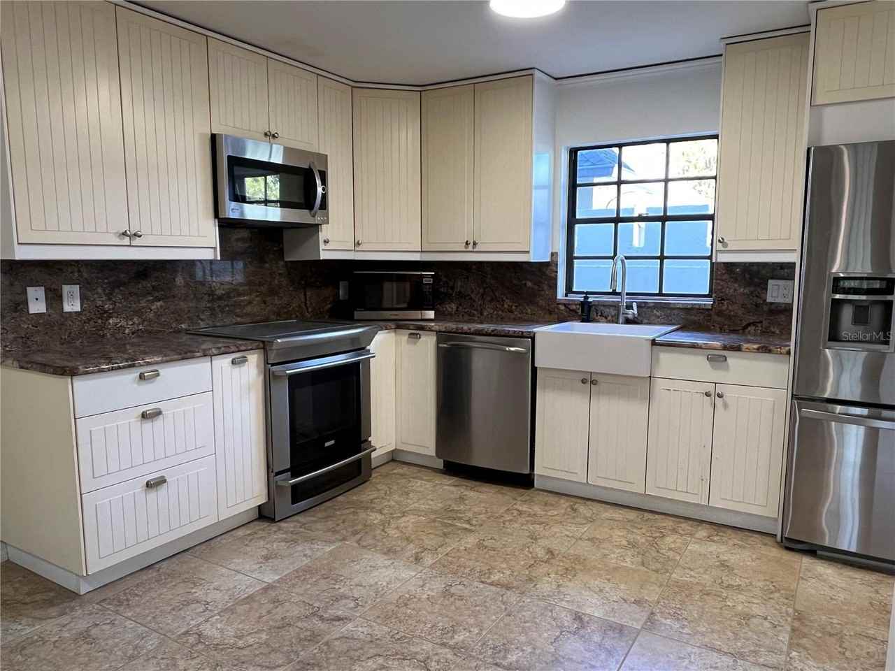 18714 Wimbledon Cir #1 - Photo 3 of 25