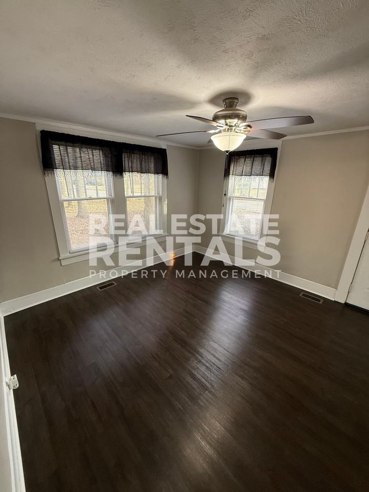 1036 Glendale Ave #1 - Photo 3 of 11