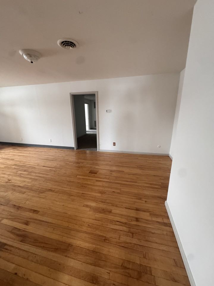 643 S Wood St #3 - Photo 3 of 14