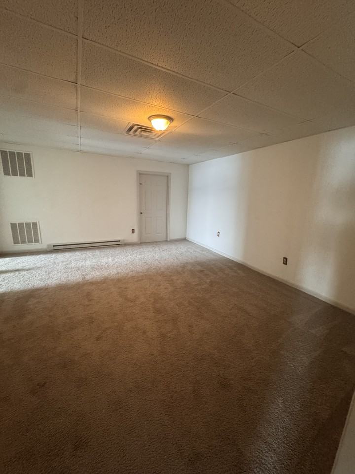 643 S Wood St #3 - Photo 5 of 14