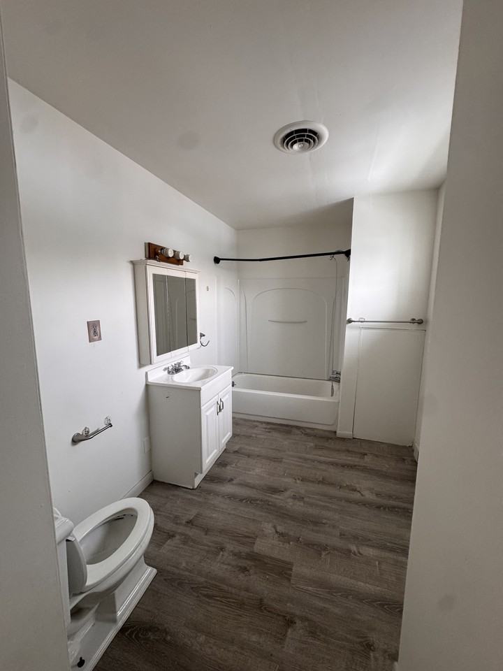 643 S Wood St #3 - Photo 6 of 14