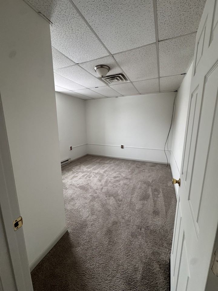 643 S Wood St #3 - Photo 7 of 14