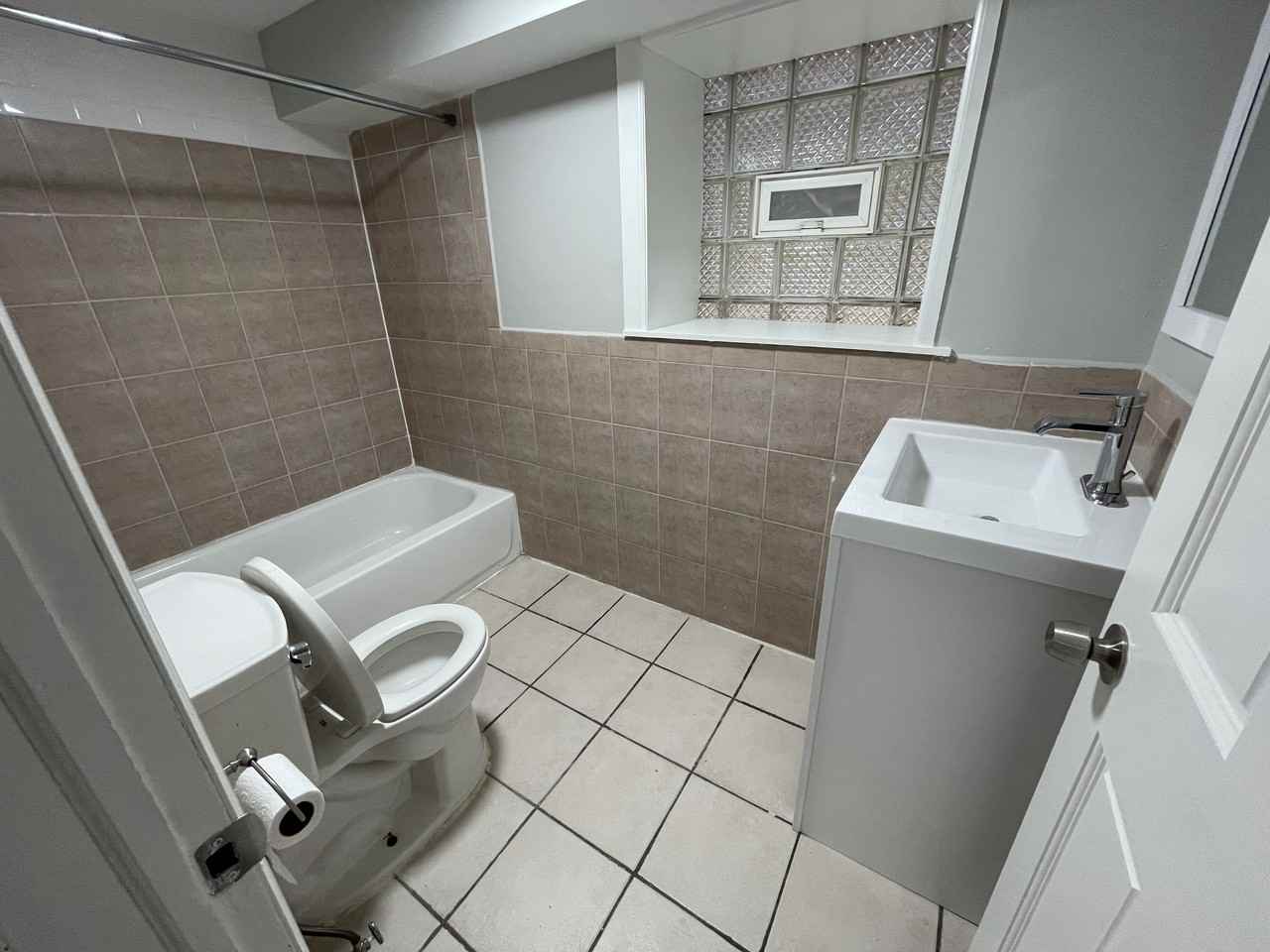 4235 W Potomac Ave - Photo 4 of 10