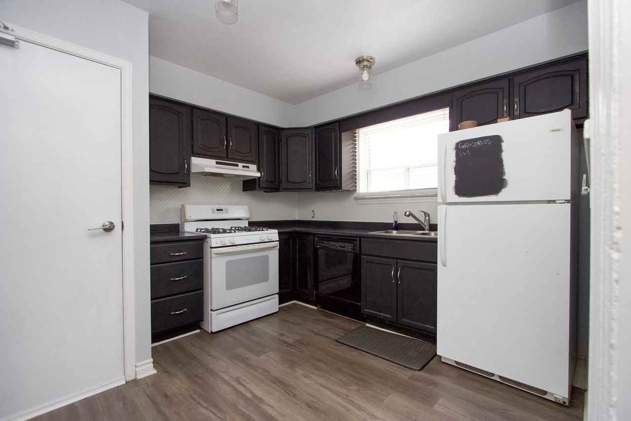 307 Vimy Ave Uppr - Photo 2 of 11