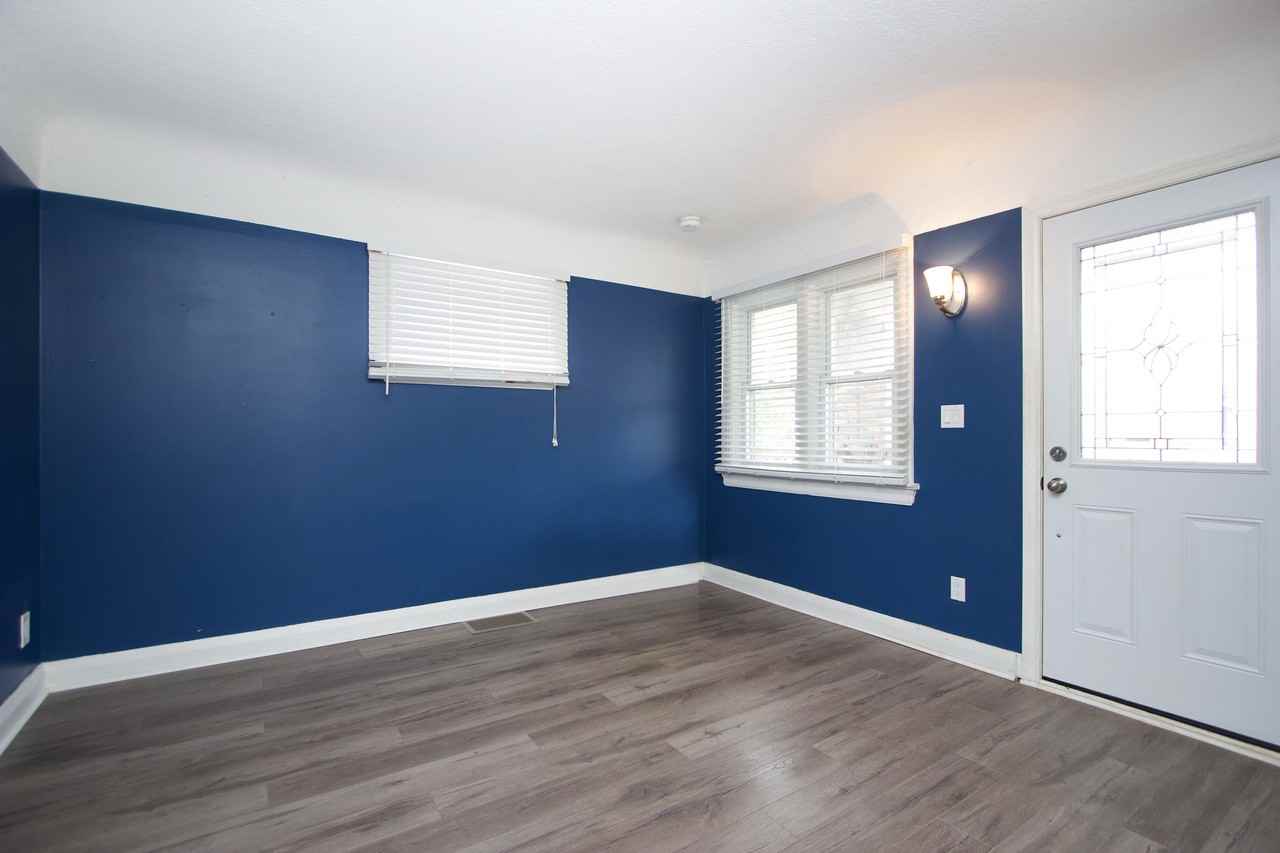 307 Vimy Ave Uppr - Photo 3 of 11