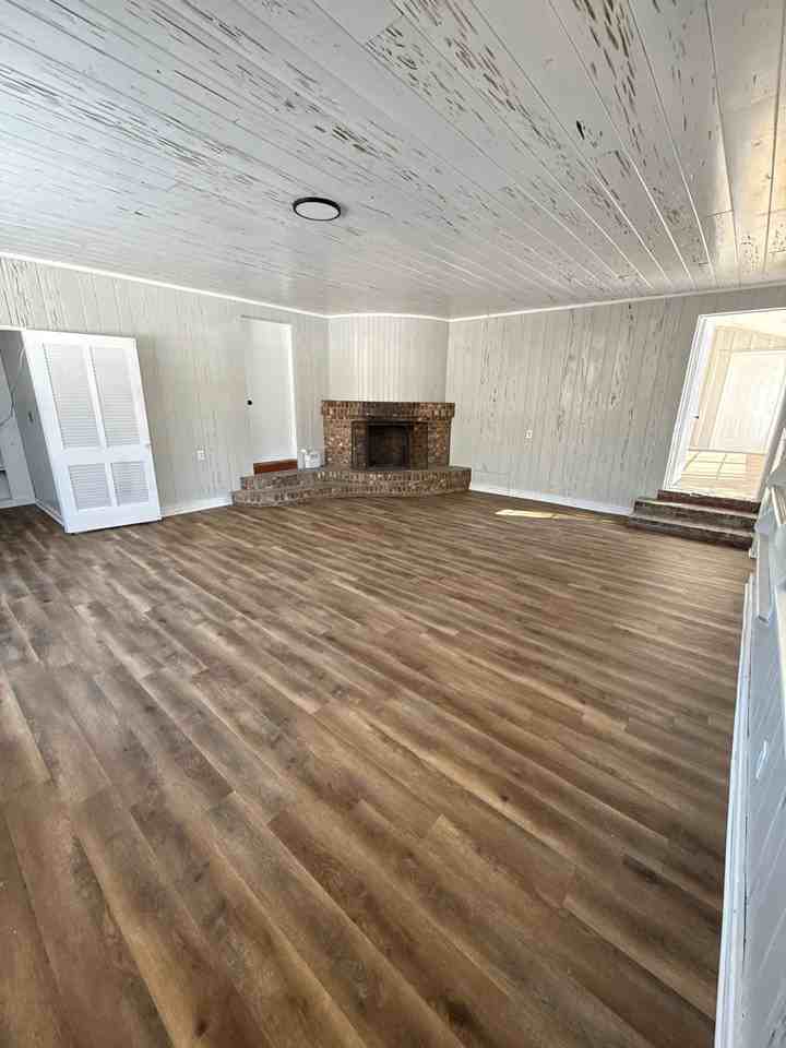 1130 Warren St #1 - Photo 4 of 12