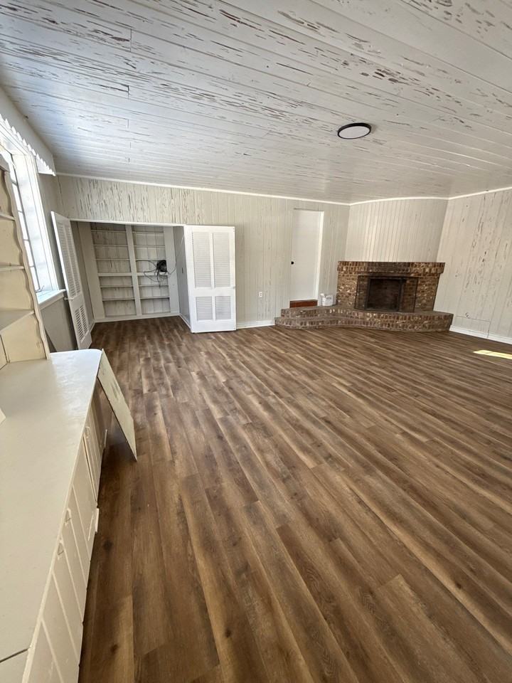 1130 Warren St #1 - Photo 5 of 12