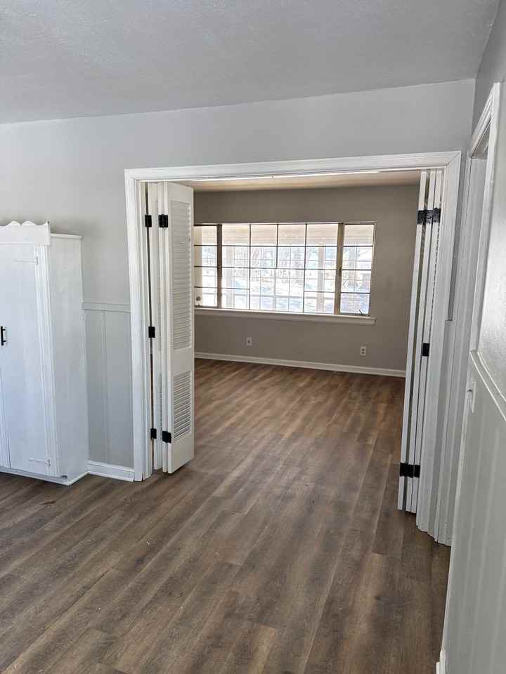 1130 Warren St #1 - Photo 7 of 12