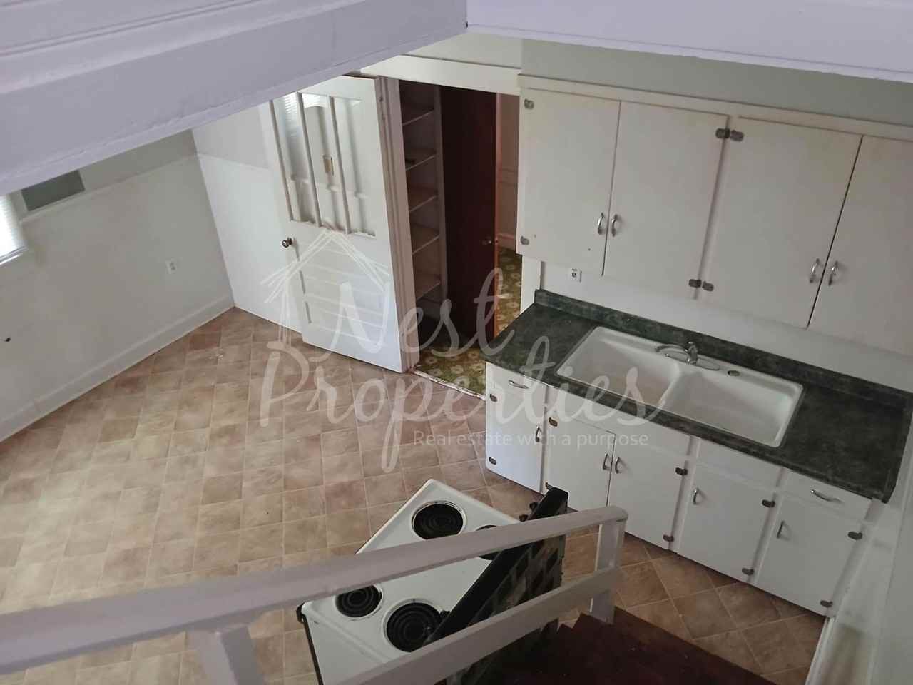 625 Oneal St #1 - Photo 3 of 6