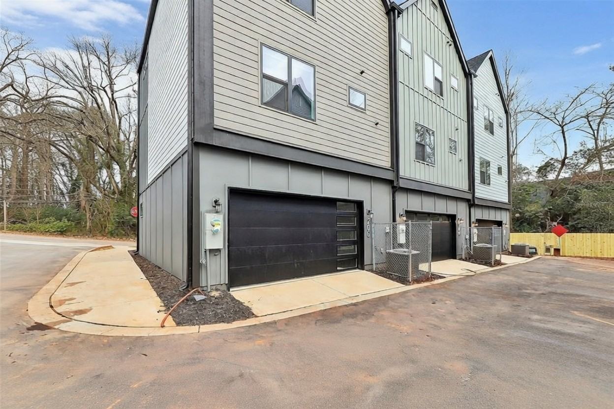 3444 Brookshire Blvd #1 - Photo 3 of 41