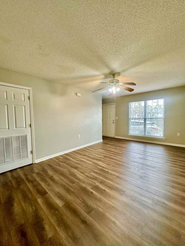 1314 Hasting DrApt. C3 #C3 - Photo 2 of 12