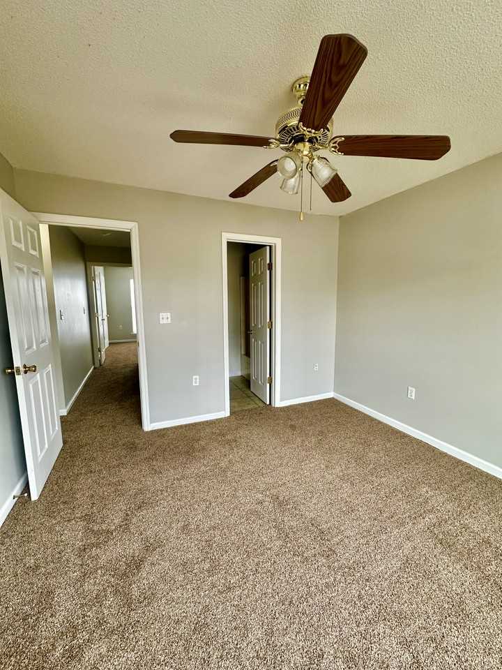 1314 Hasting DrApt. C3 #C3 - Photo 6 of 12