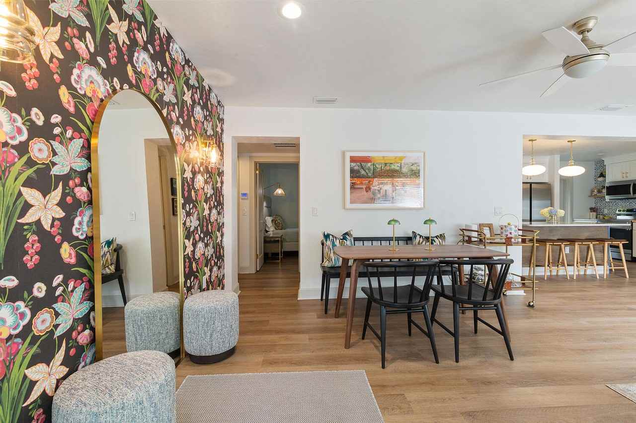 304 Nw 24th St #1 - Photo 3 of 31