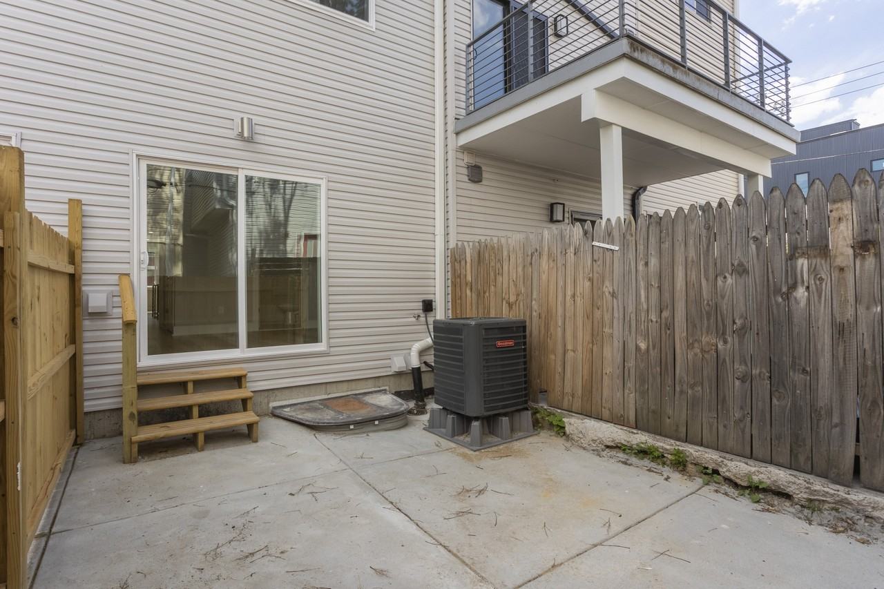 1909 E Huntingdon St #2 - Photo 2 of 11