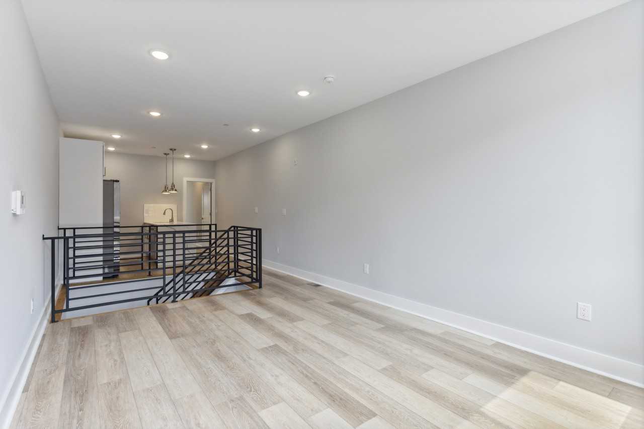 1909 E Huntingdon St #2 - Photo 3 of 11