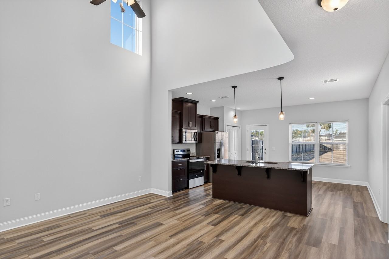 20 Centennial Ct #1 - Photo 4 of 34