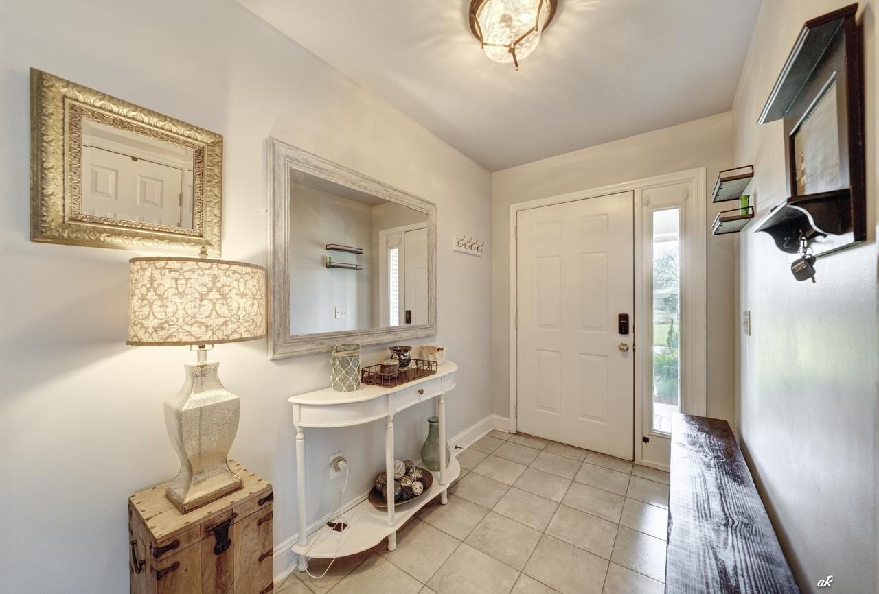 707 Plantation Cir #1 - Photo 2 of 26