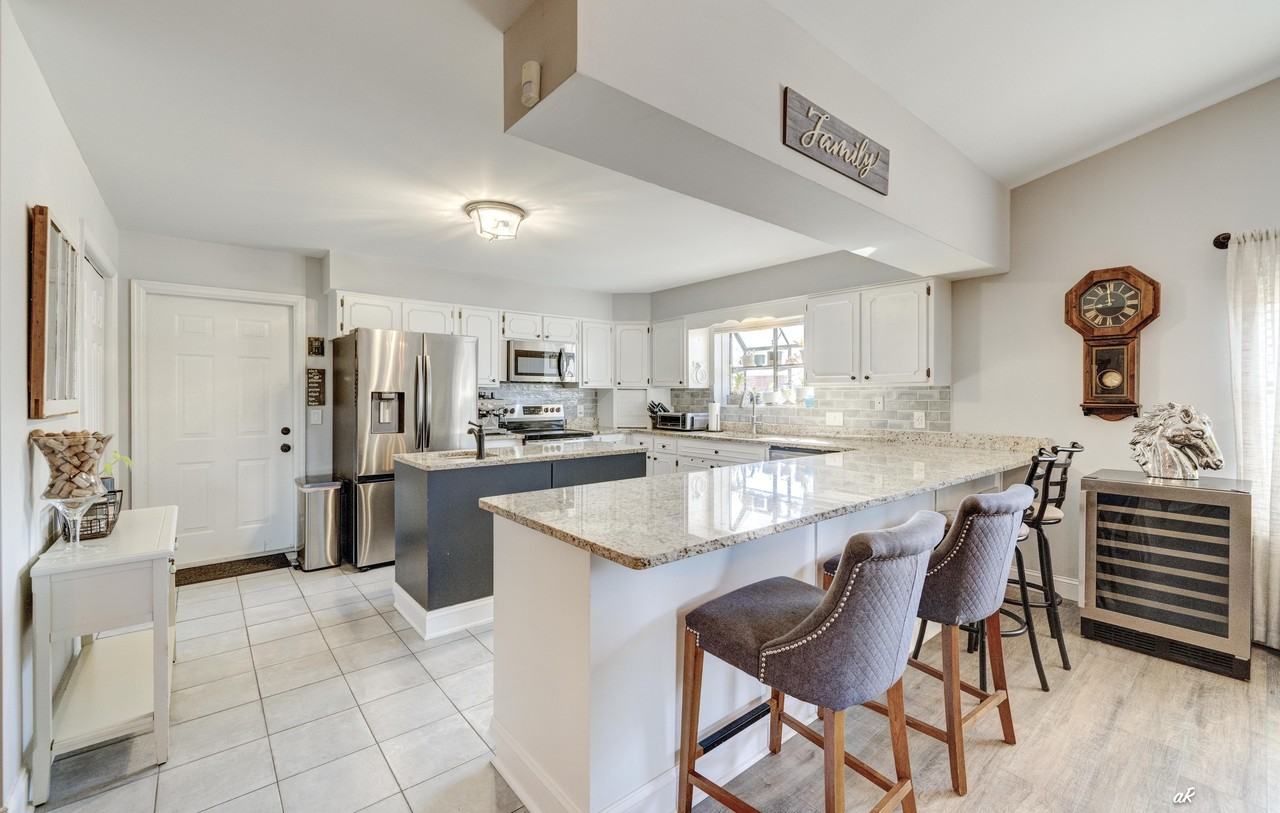 707 Plantation Cir #1 - Photo 4 of 26