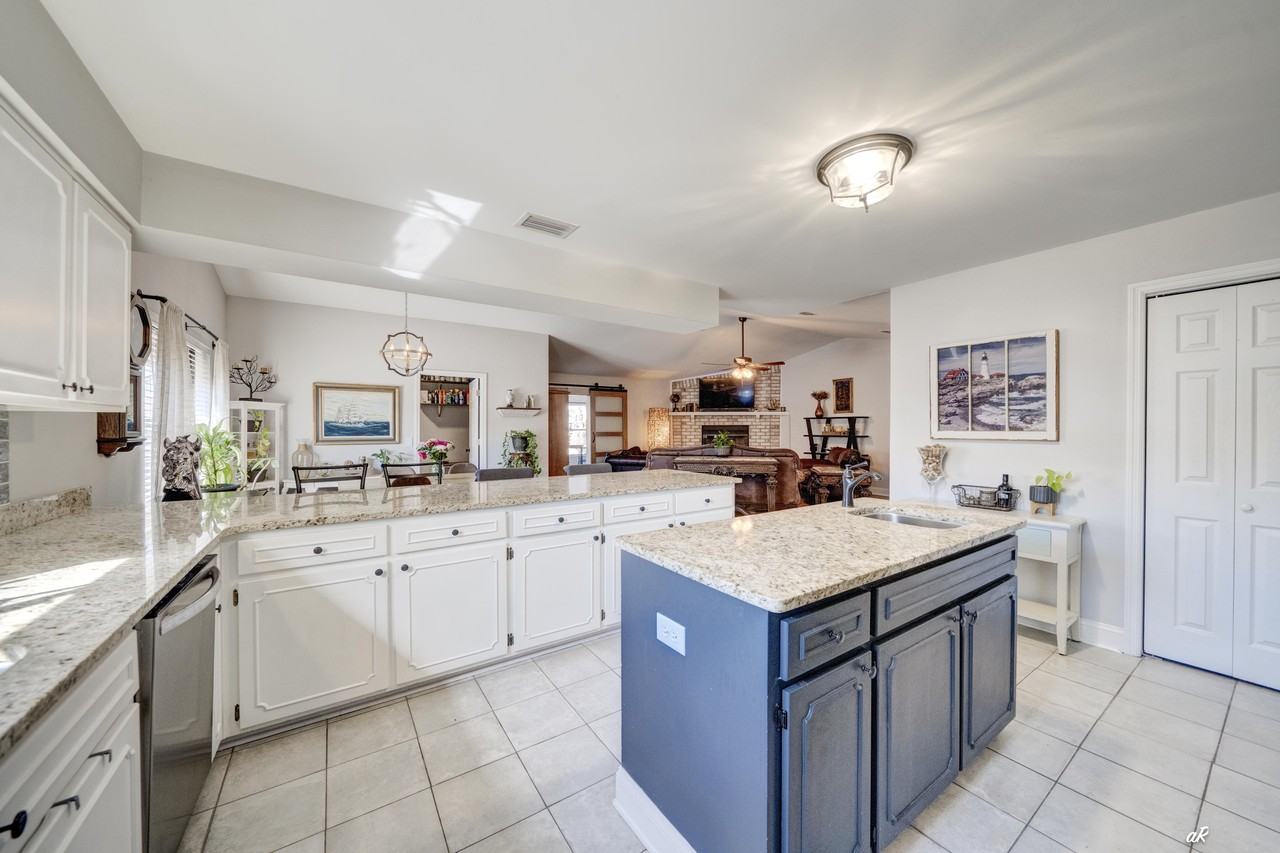 707 Plantation Cir #1 - Photo 6 of 26