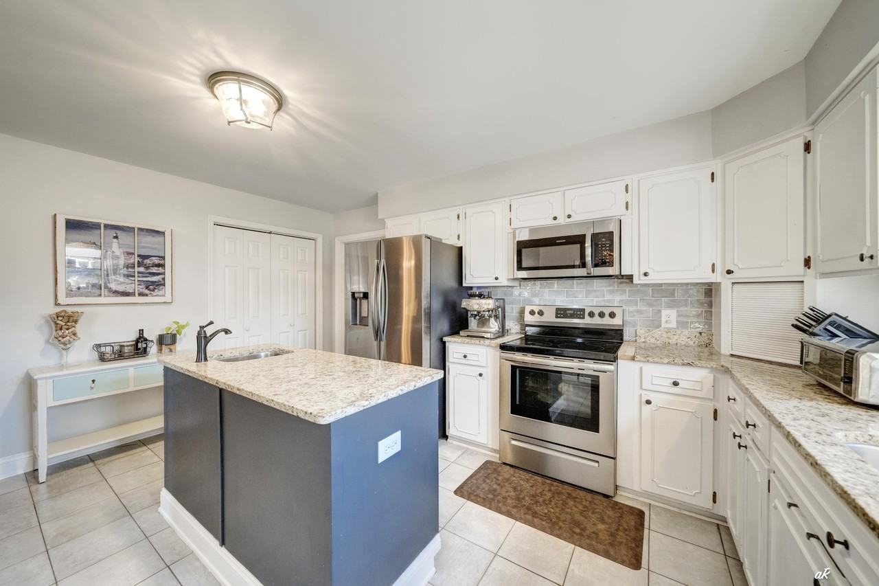 707 Plantation Cir #1 - Photo 7 of 26