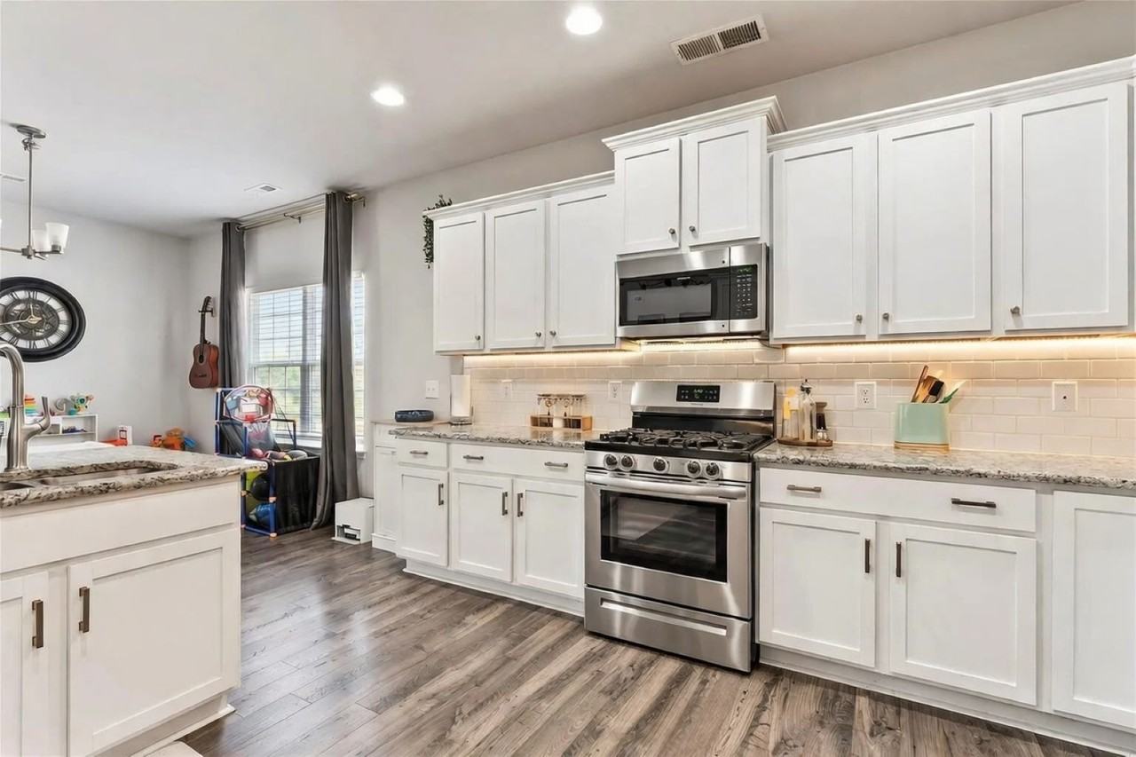 11732 Glenwood Dr #1 - Photo 7 of 38