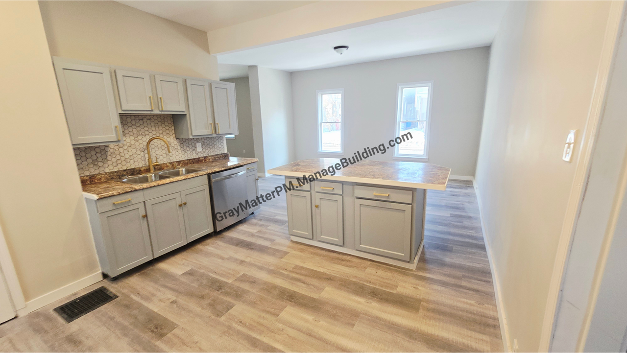 1032 Raspberry St #1 - Photo 4 of 18