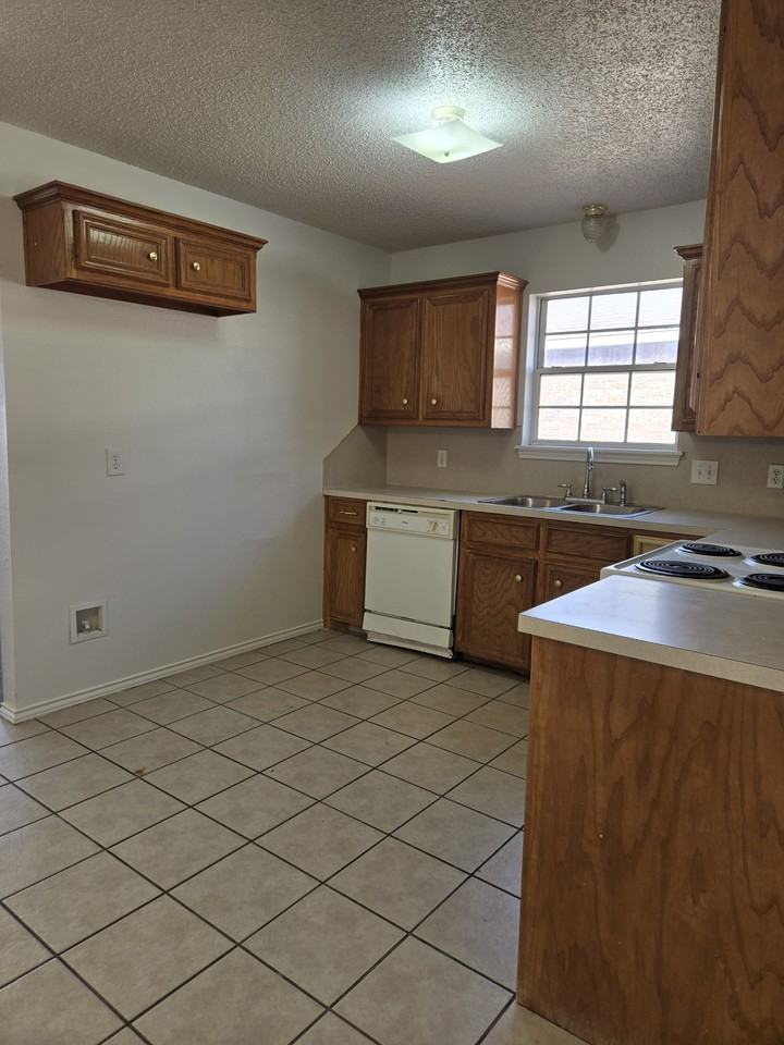 5709 Auburn Dr #1 - Photo 7 of 19