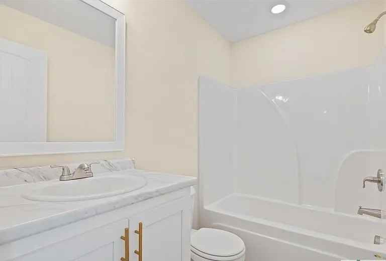 22 Governors Blvd #1 - Photo 6 of 8