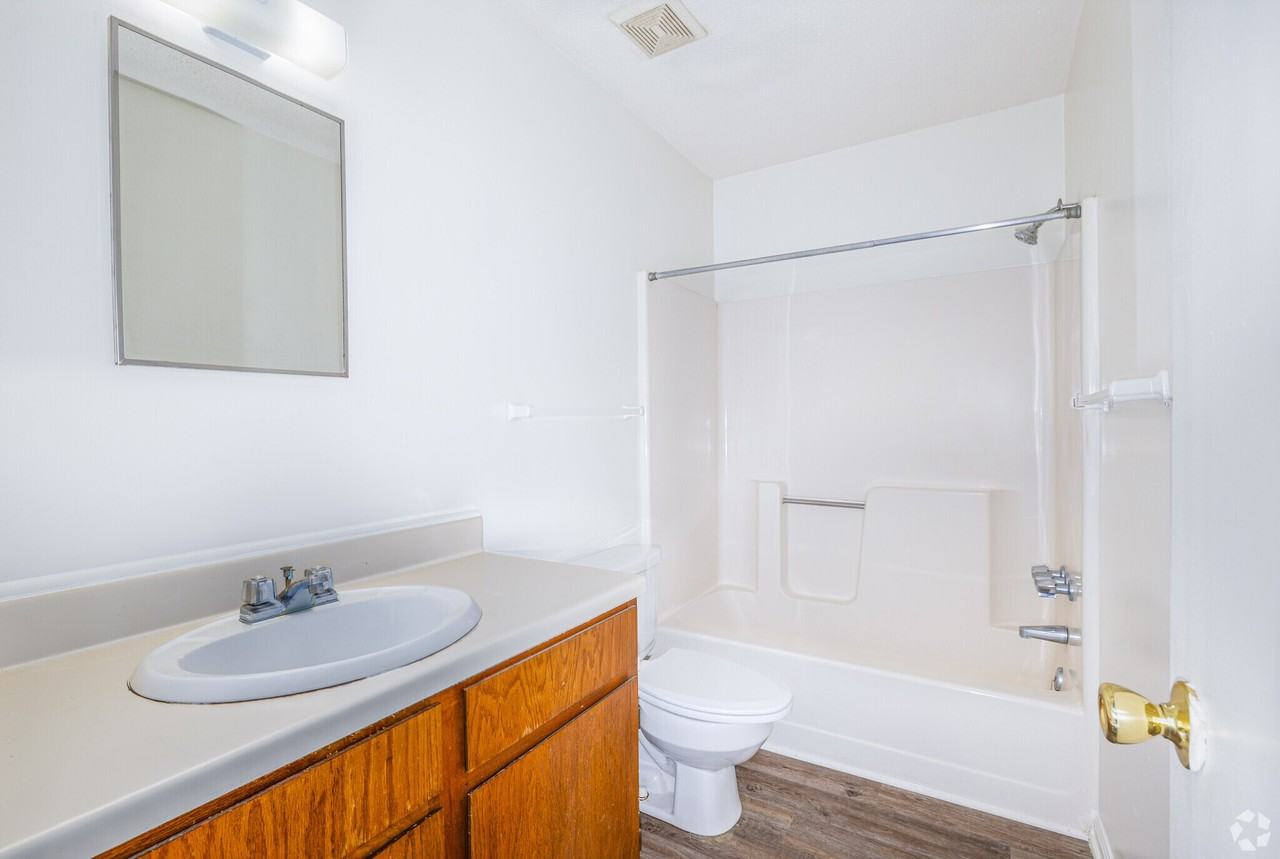 3703 Southborough Road 16E #E - Photo 2 of 8