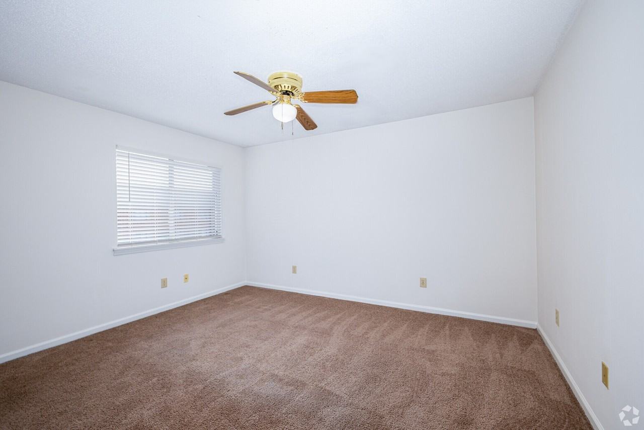 3703 Southborough Road 16E #E - Photo 6 of 8