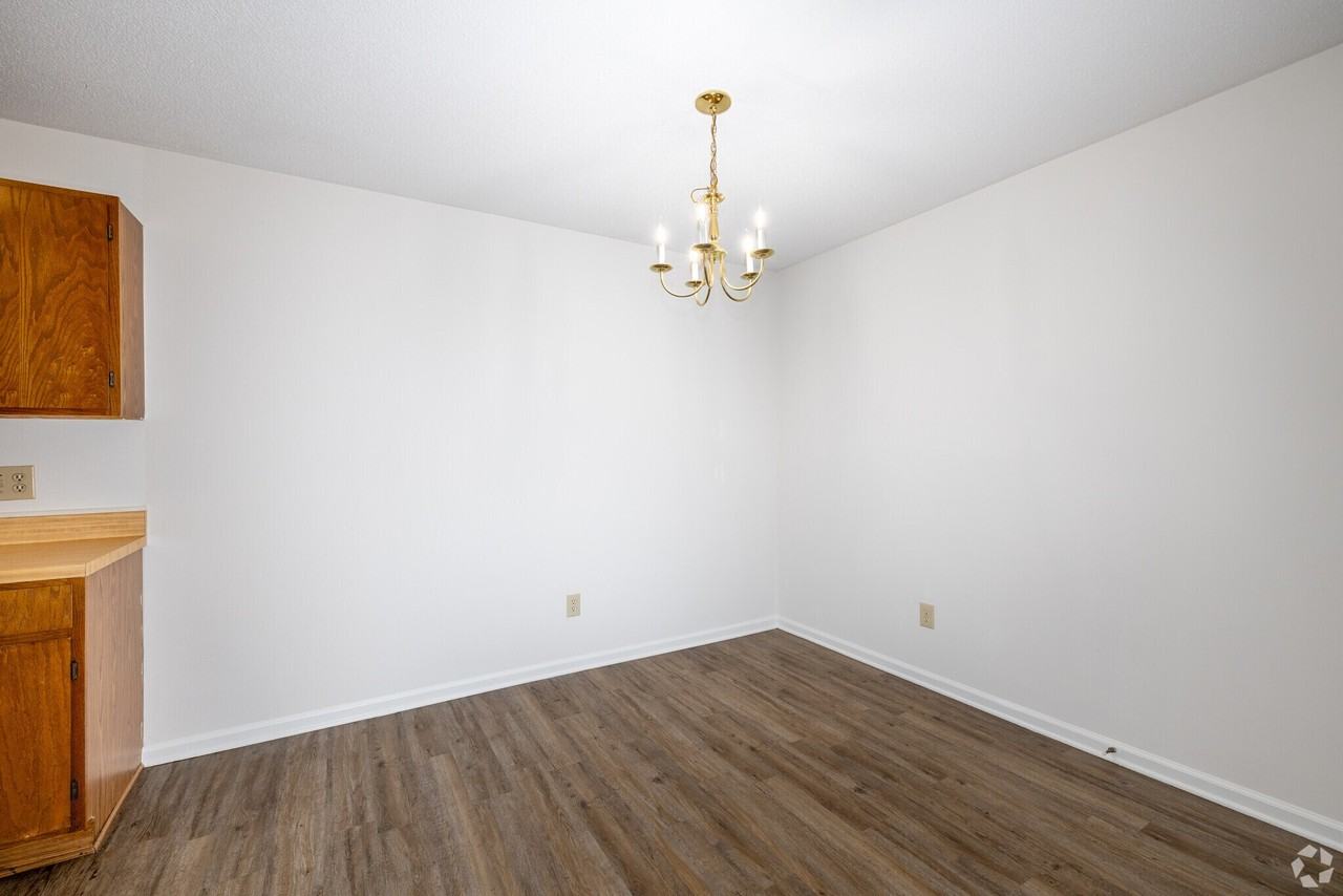 3703 Southborough Road 16E #E - Photo 7 of 8