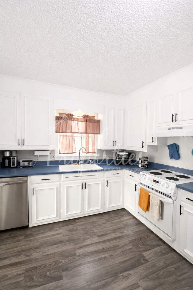 1458 Ilex St #1 - Photo 3 of 10