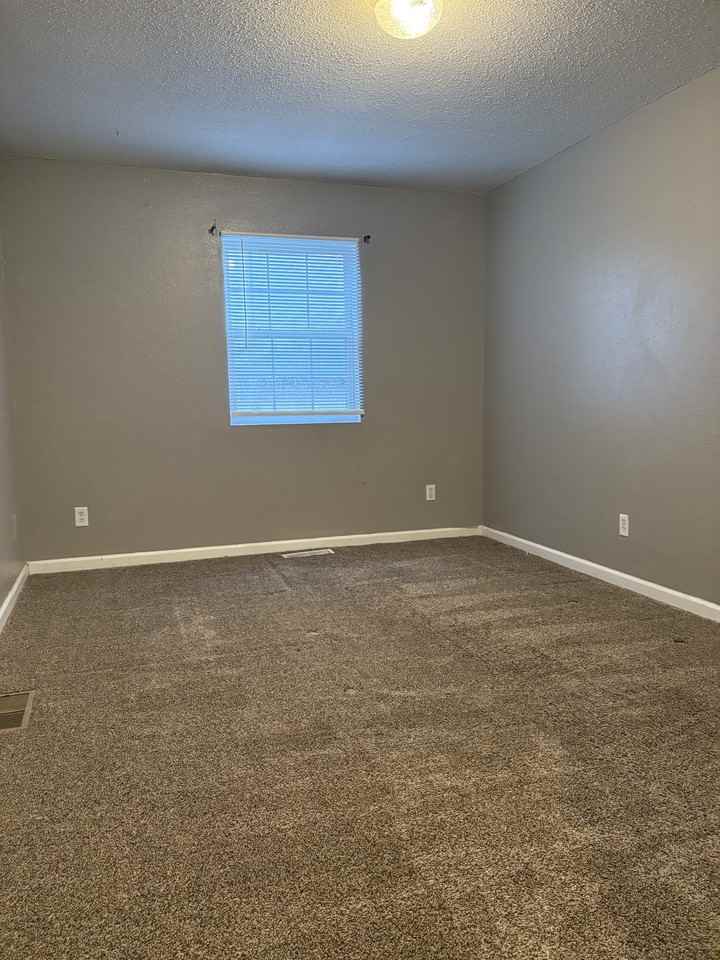 1113 Grooms - 10 #10 - Photo 4 of 6