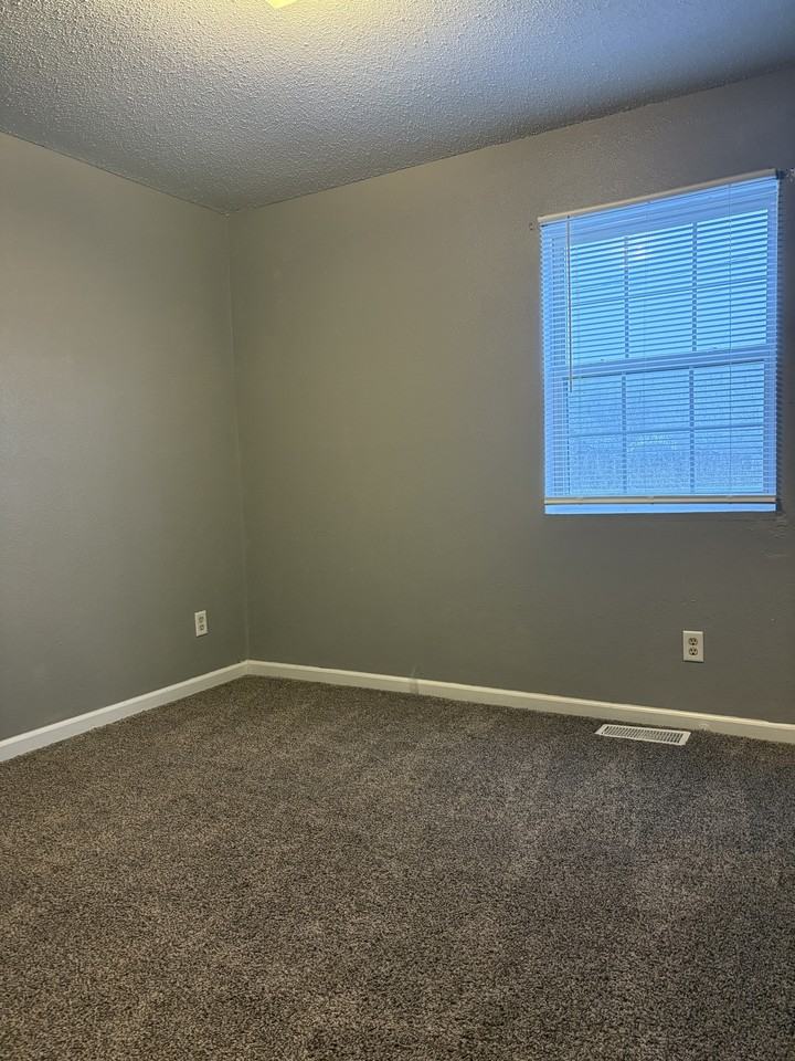 1113 Grooms - 10 #10 - Photo 6 of 6