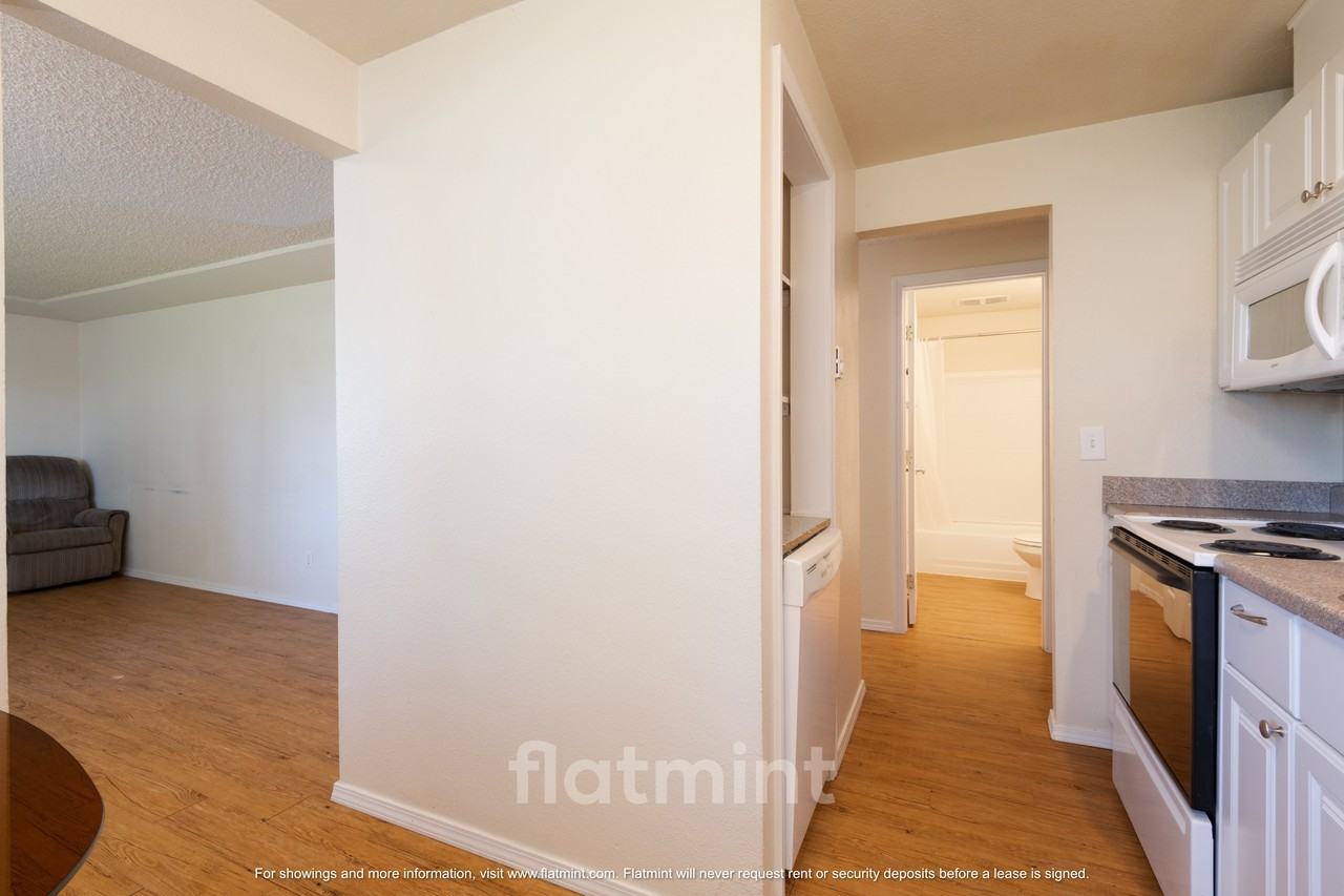 11901 Ainsworth Ave S #11901 - Photo 5 of 12