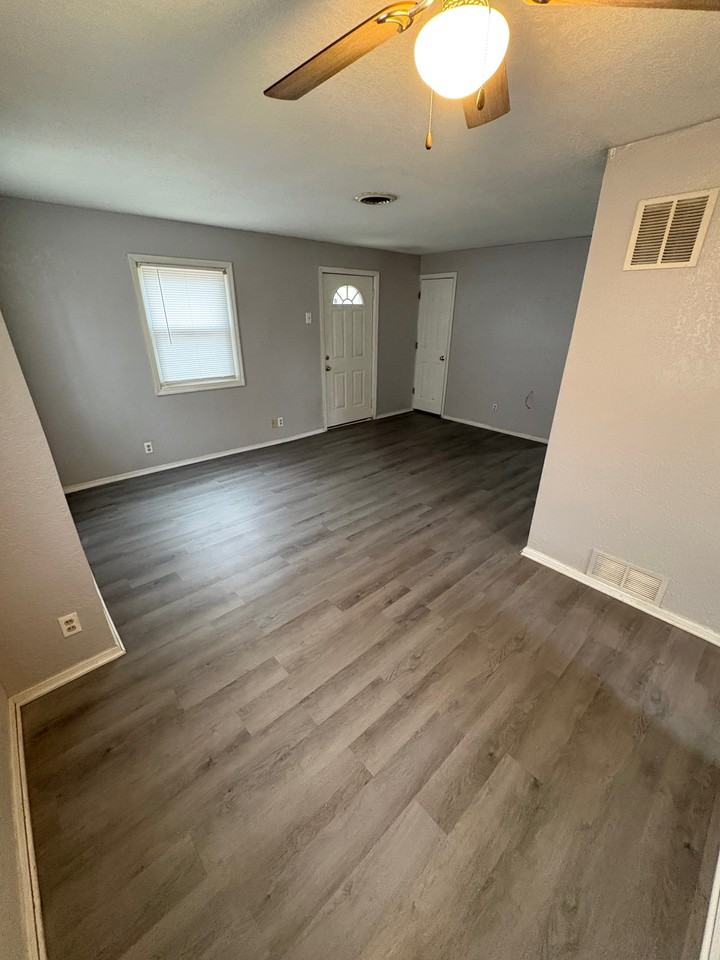 1842 Shady Crest St #1 - Photo 3 of 8