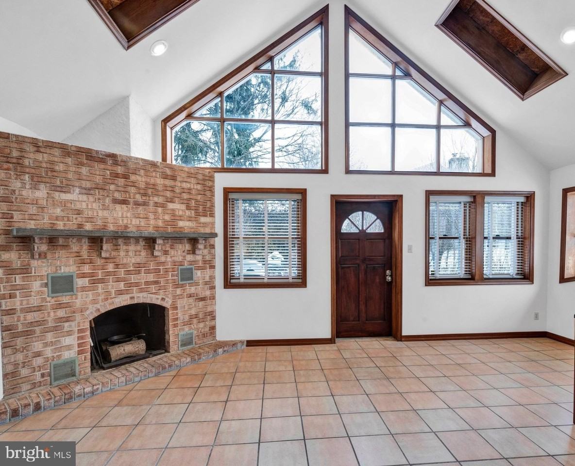 2939 W Germantown Pike - Photo 2 of 22