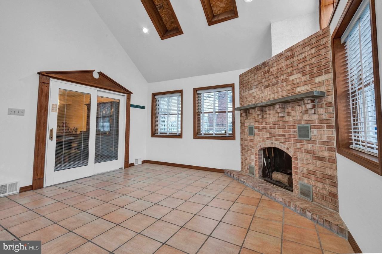 2939 W Germantown Pike - Photo 3 of 22