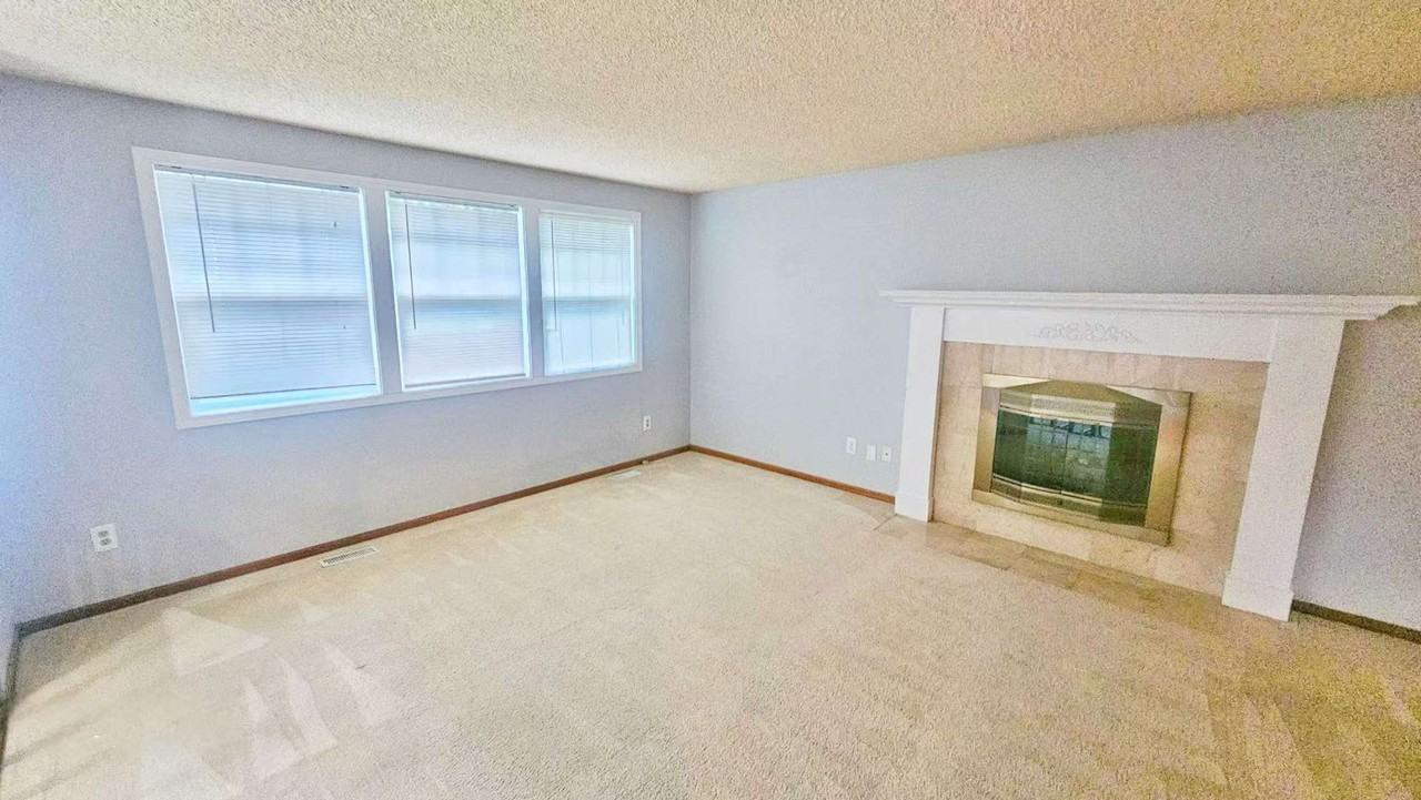 2733 Ne 94th St - Photo 2 of 22