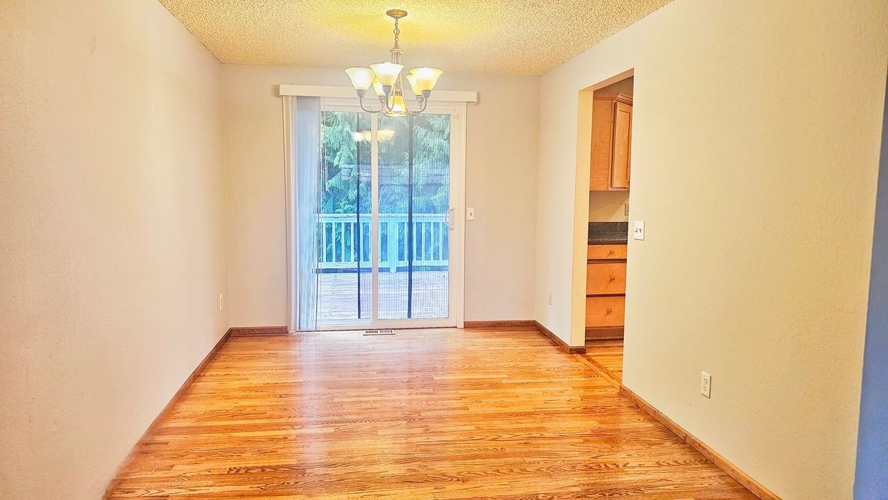 2733 Ne 94th St - Photo 4 of 22