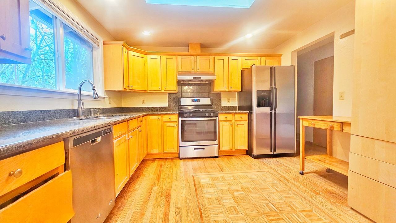 2733 Ne 94th St - Photo 5 of 22