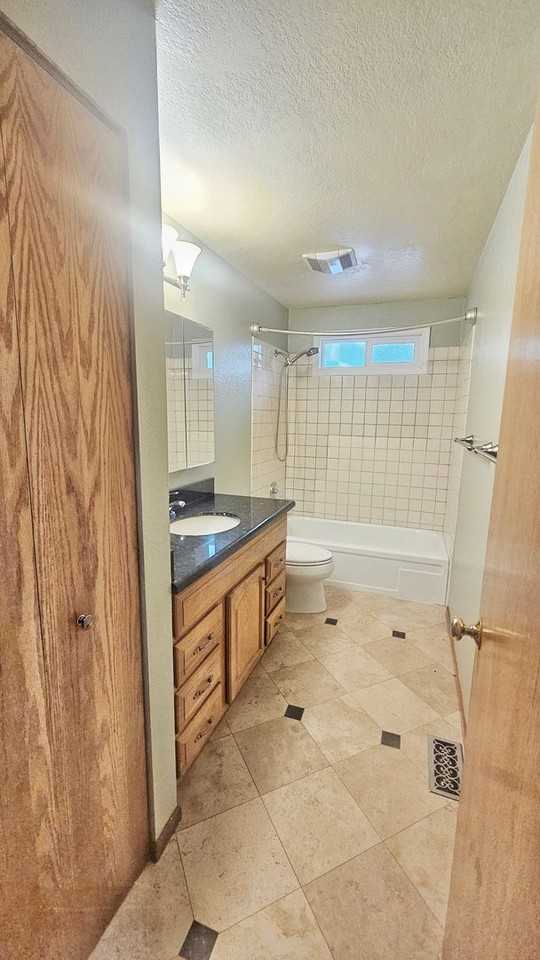 2733 Ne 94th St - Photo 6 of 22