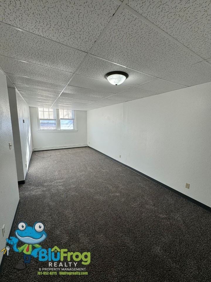 402 2nd Ave Nw #104 - Photo 3 of 9