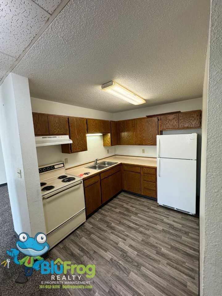 402 2nd Ave Nw #104 - Photo 4 of 9