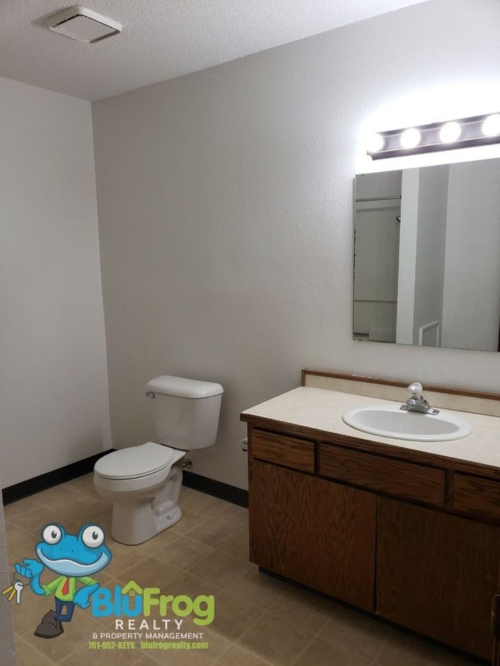 402 2nd Ave Nw #104 - Photo 5 of 9